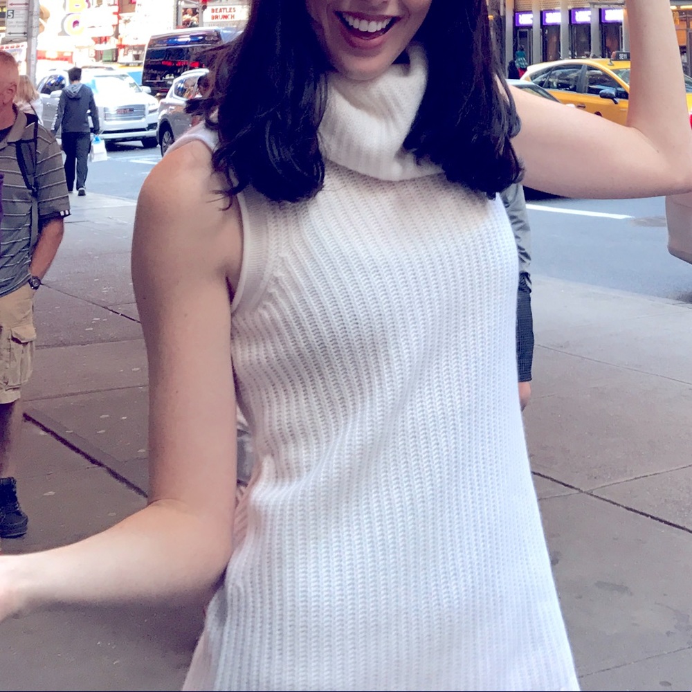 Sleeveless cashmere sweater